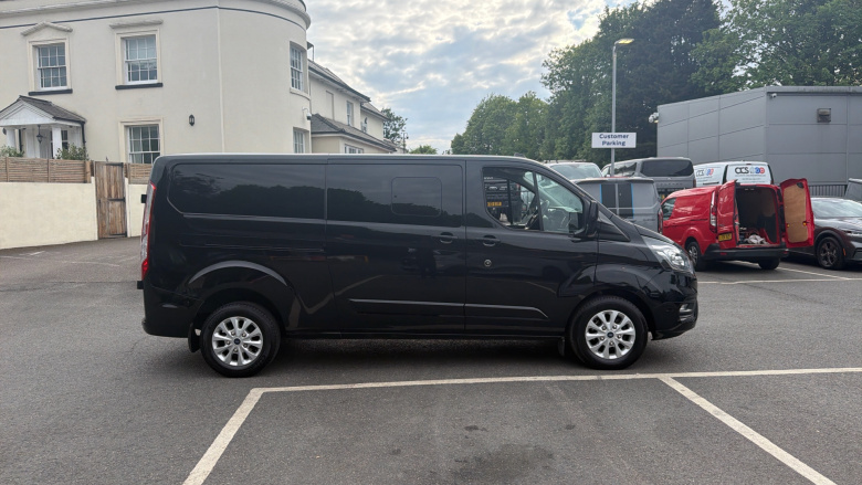 Ford Transit Custom 300 L2 Diesel Fwd 2.0 EcoBlue 130ps Low Roof D/Cab Limited Van
